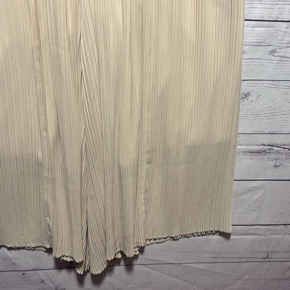 Uniqlo Chiffon Pleated Skirt Pants - Picture 3 of 7